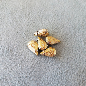 Materiales para bordar a mano en pedrería hechos de cristal, con hoyitos para costura, abalorio color dorado con textura