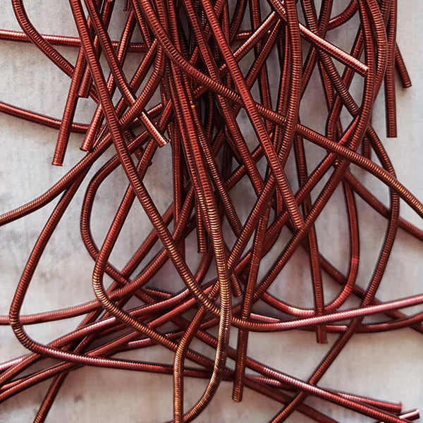 Materiales para bordar tipo gimp para bordar con abalorios y goldwork color burdeo rojo oscuro